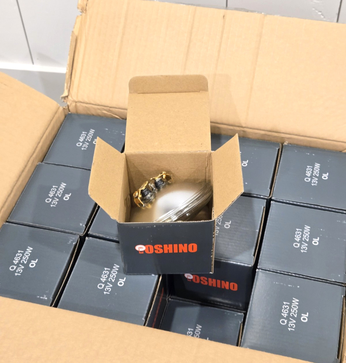 Oshino Q4631 Aircraft Landing Light PAR36 13V 250W Sealed Beam Lamps *NIB