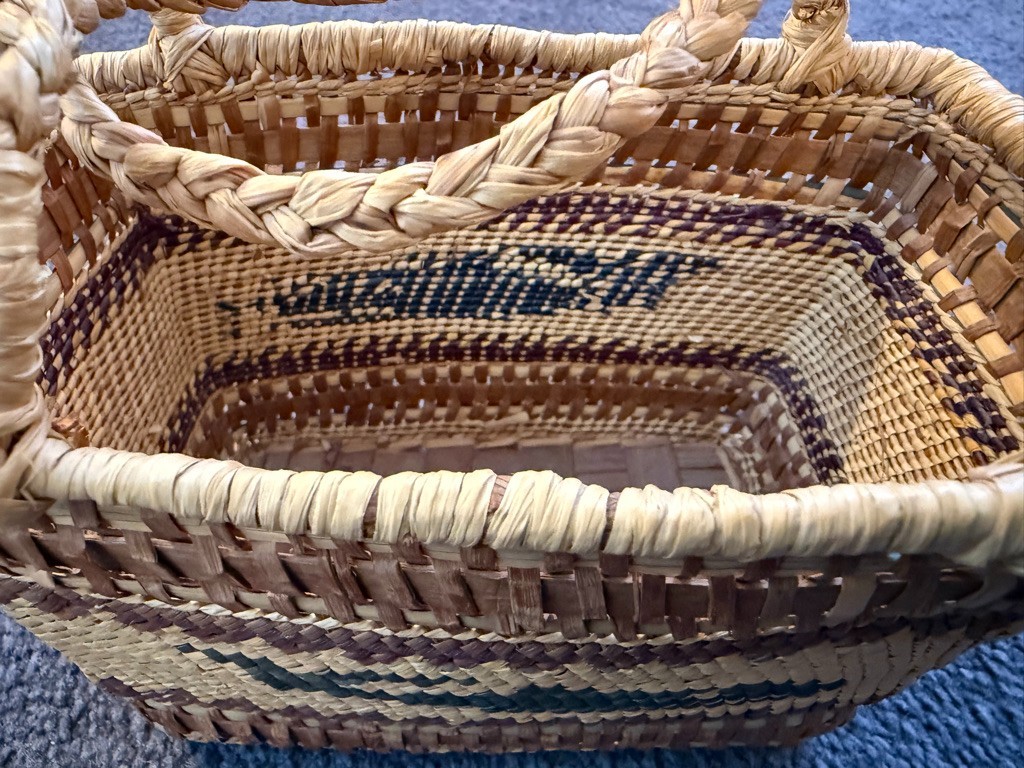 Nootka Makah Handle Market Basket Rectangular Base Woven Nuu-chah-nulth Vintage!