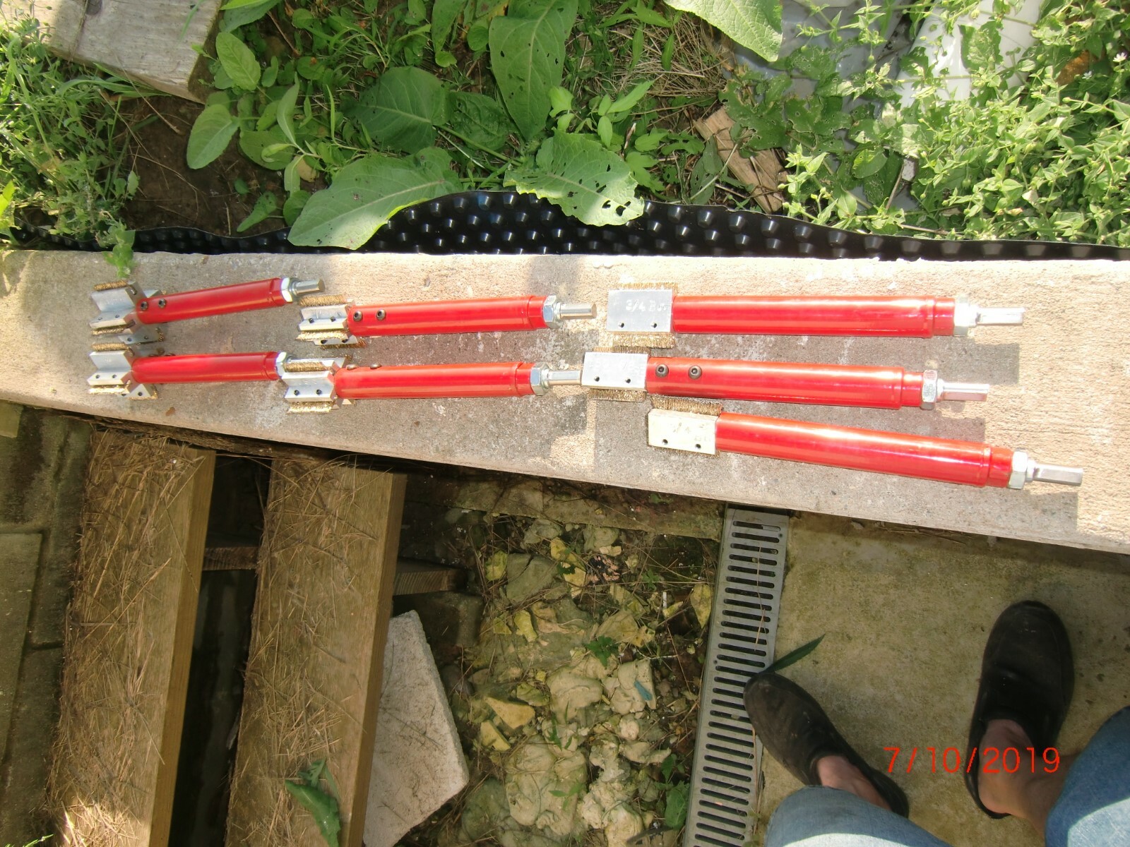 Shipman Bolt and Nut Cleaners 6 Sockets 7 inside nut cleaner more "barely used"