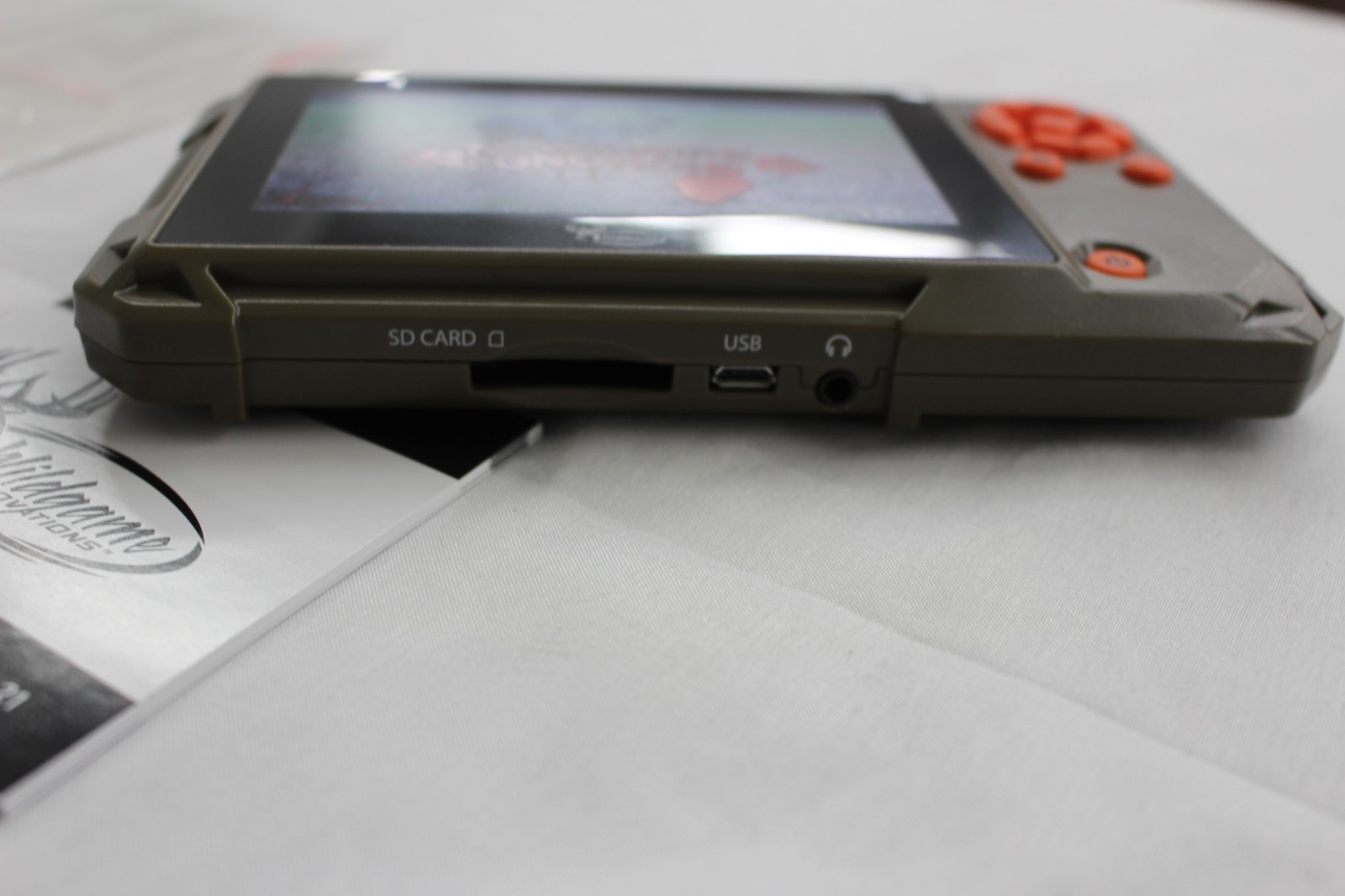 WILDGAME TRAIL PAD SWIPE 4.3 IN SCREEN HANDHELD SD CARD VIEWER VU60W44-21