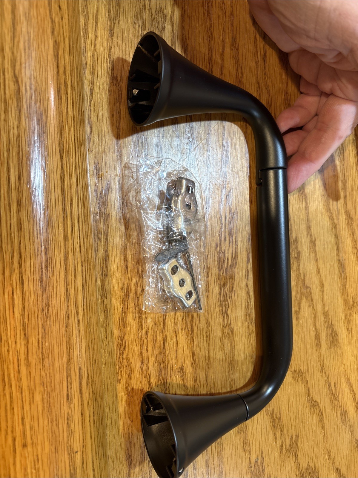 Delta 73350-BL Kayra Wall Mounted Pivoting Toilet Paper Holder, Matte Black.