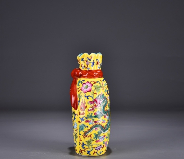 7'' Qianlong Marked Enamel Colour Porcelain Dragon Totem Zun Vase Pot Bottle