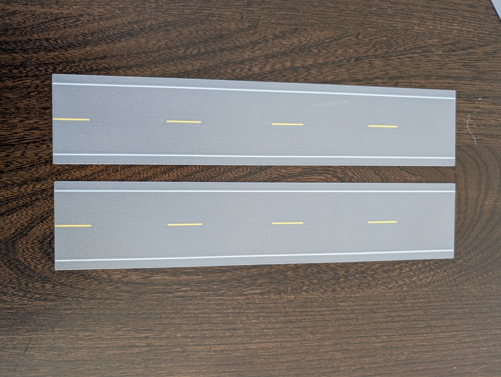 MRG RoadWayz - N Scale Road System - Dashed Straight Pair 248 x 50mm