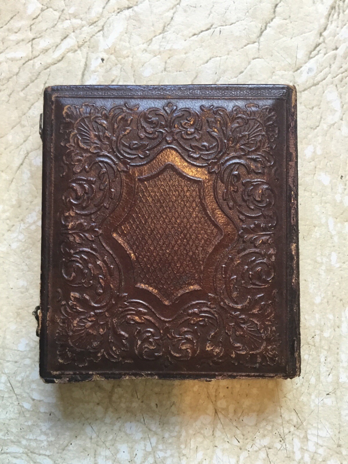 1800 HANDSOME WELL DRESSED AFRICAN AMERICAN MAN SUIT FUR RUG Tin Type Photo