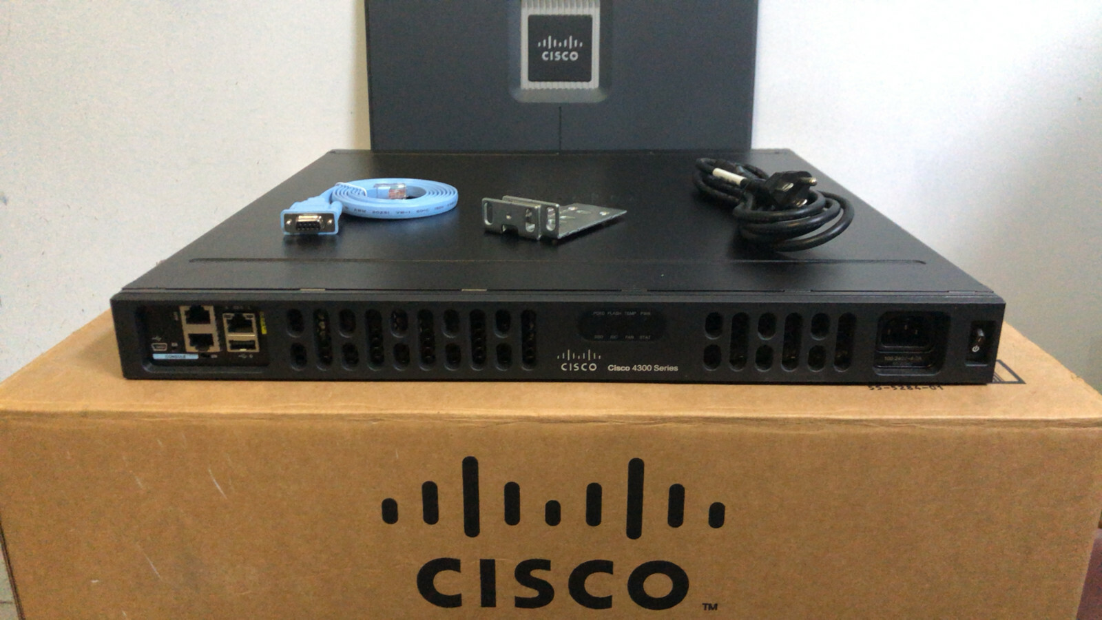 CISCO ISR4331-AX/K9 Gigabit Router Seck9 Appxk9 ISR4331-AX *NO CPU CLOCK BUG