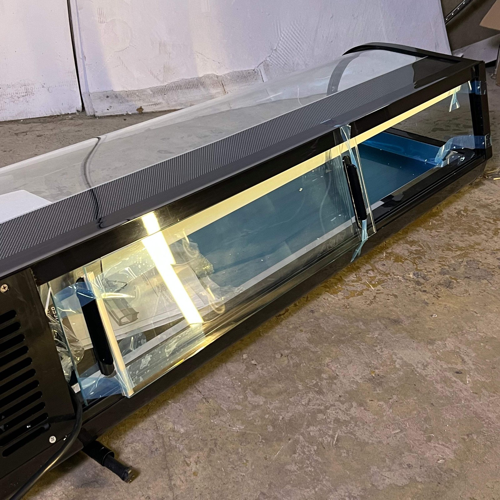 EMPEROR'S SELECT CSD-60 Countertop Refrigerated Sushi Display Case 115V 1/6HP Sz