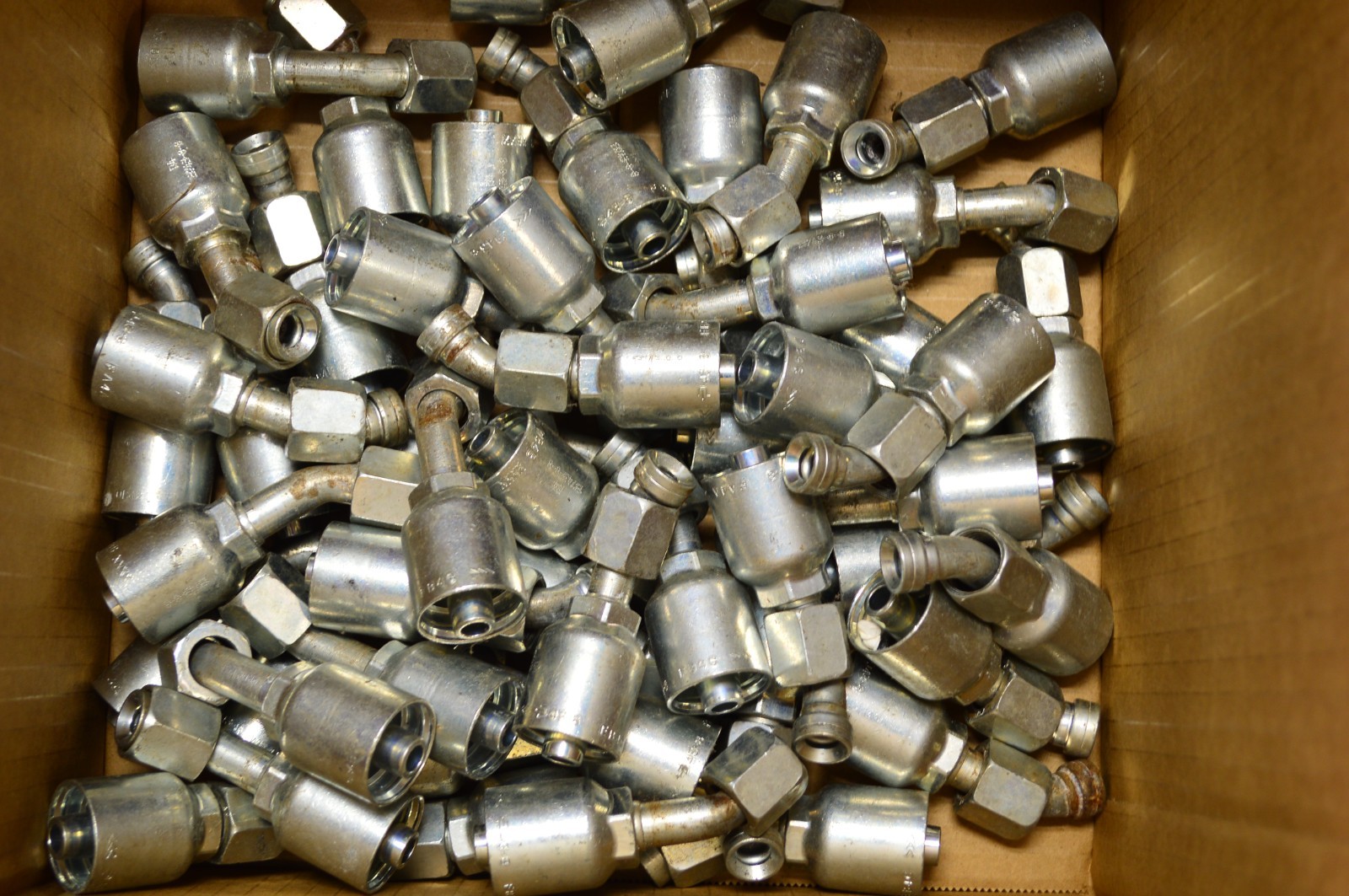 Lot of 50 Parker 13743-8-8 45* Elbow Steel Hydraulic Hose Fitting