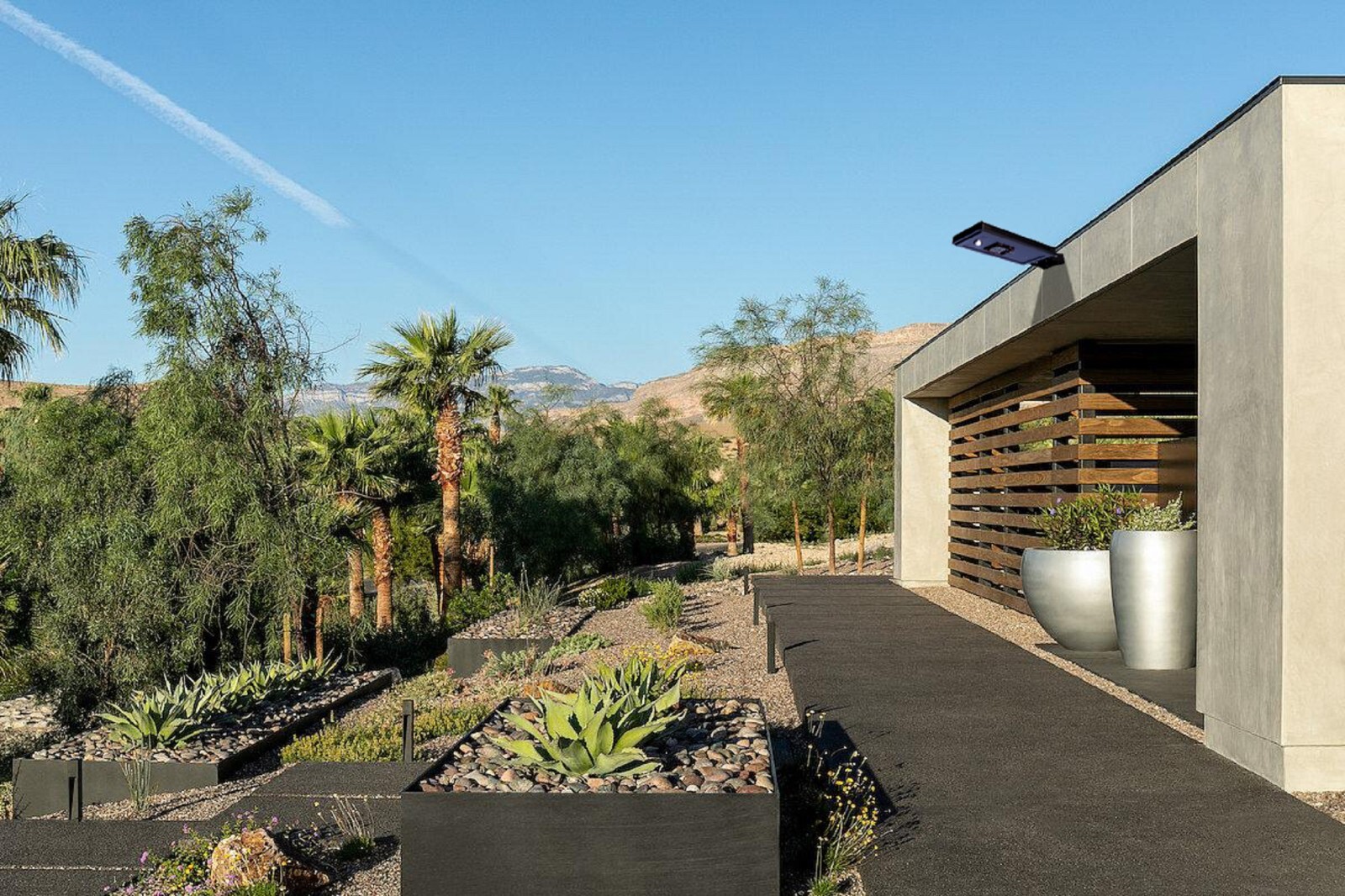 Solar Power AI-Smart 1600 Lumens Cree LED Area Parking Light