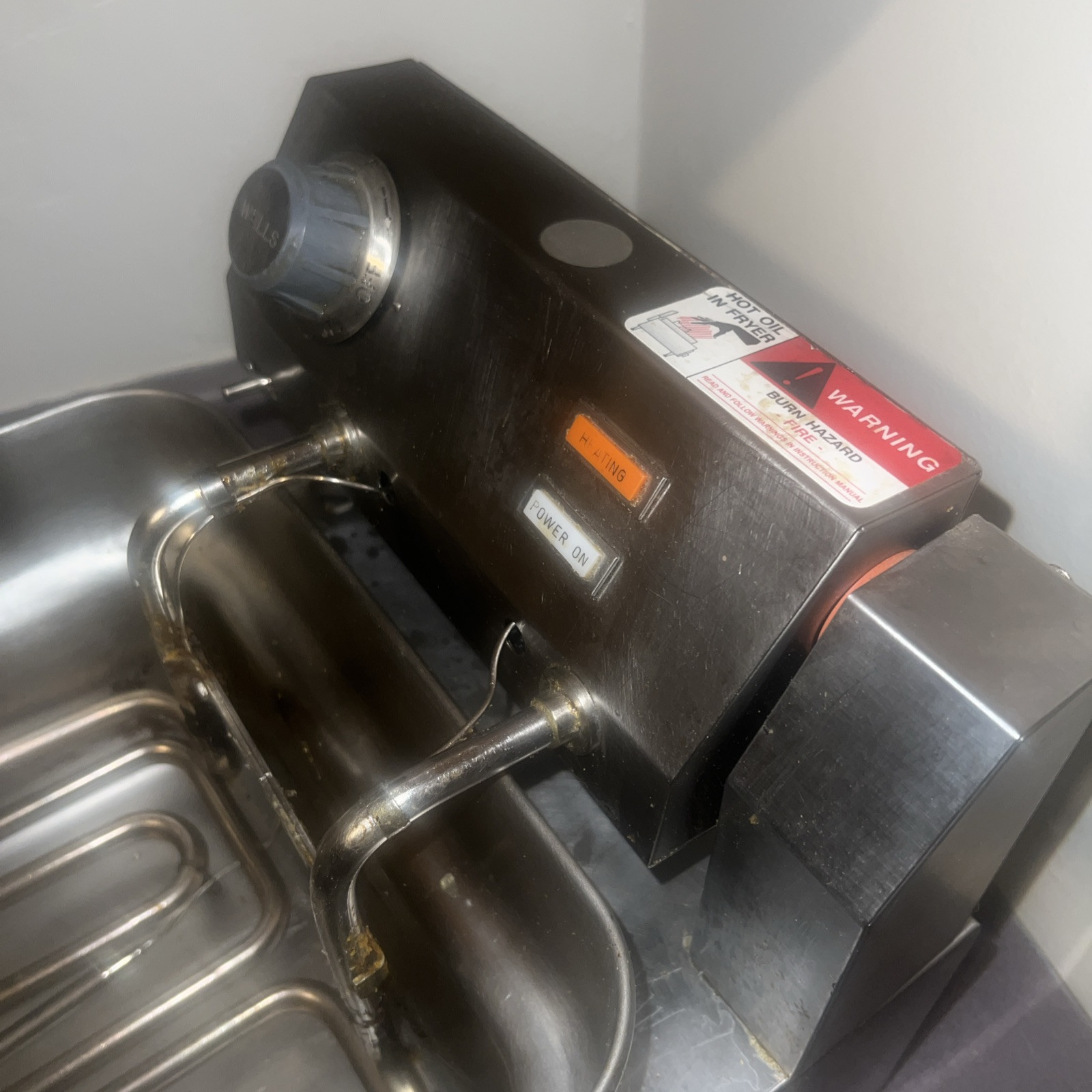 Wells 5E-F15 15 lb. Electric Countertop Fryer - 208-240V, 4319/5750W UUU