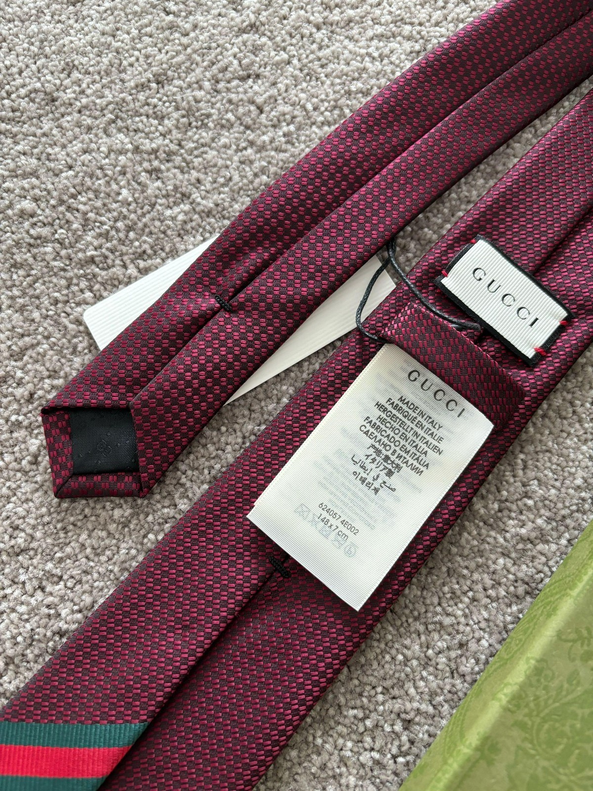 GUCCI MEN'S TIE WITH BEE WEB RED COLOR SLIM NWT