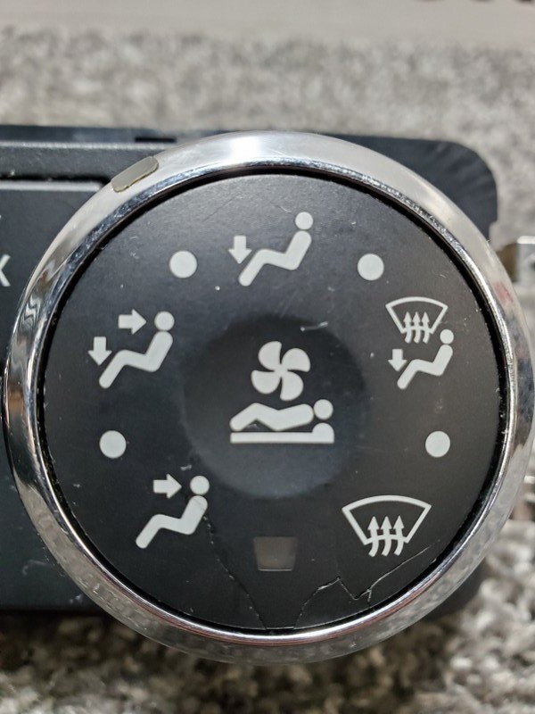 Paccar A/C Temperature Controls Q21-6032-2381 off a 2020 Pete - FREE SHIPPING