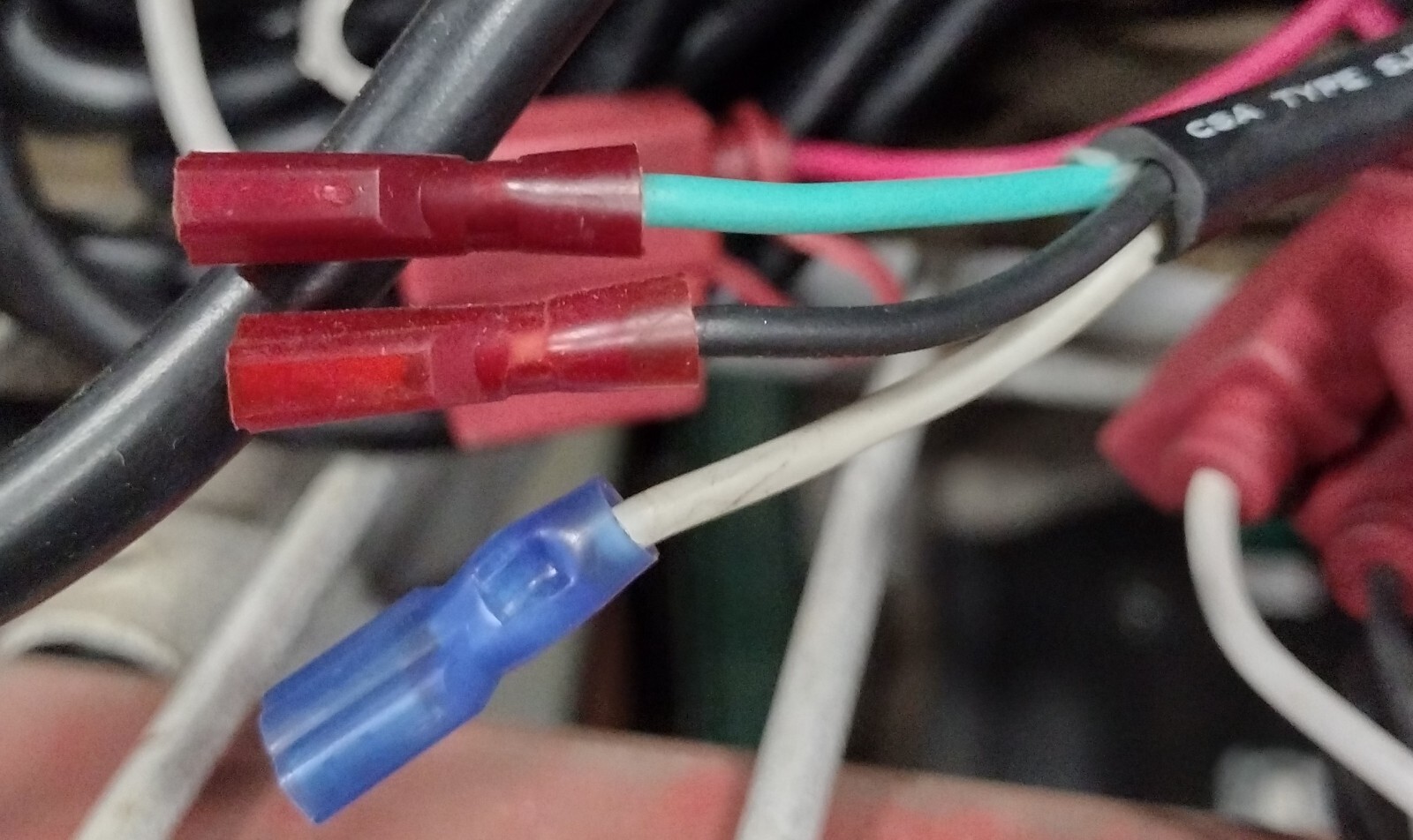 Cosmetic Damaged Minn Kota MK330PC 3 Bank On-Board Battery Charger