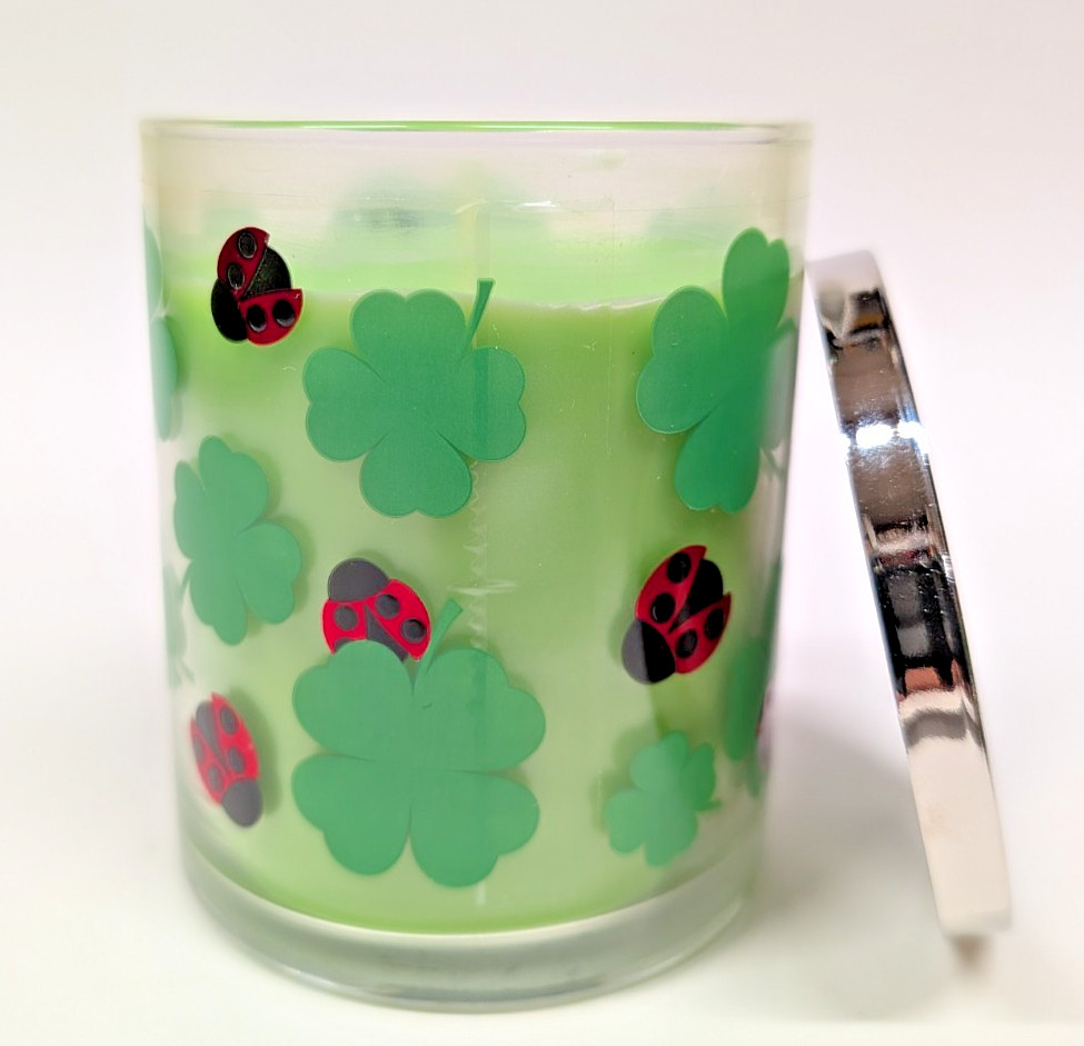 Cute! LUCKY VIBES - IRISH CREAM POUNDCAKE Single-Wick Candle Bath and Body Works