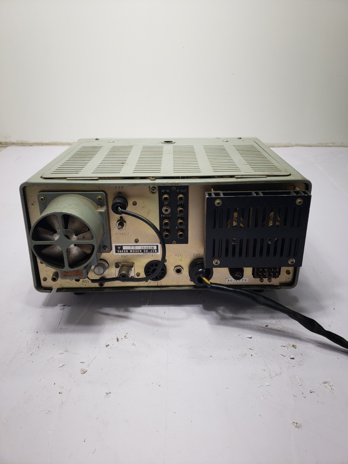 Vintage Yaesu FT-101E Hybrid SSB Transceiver AC 100-234V Made In Japan Untested