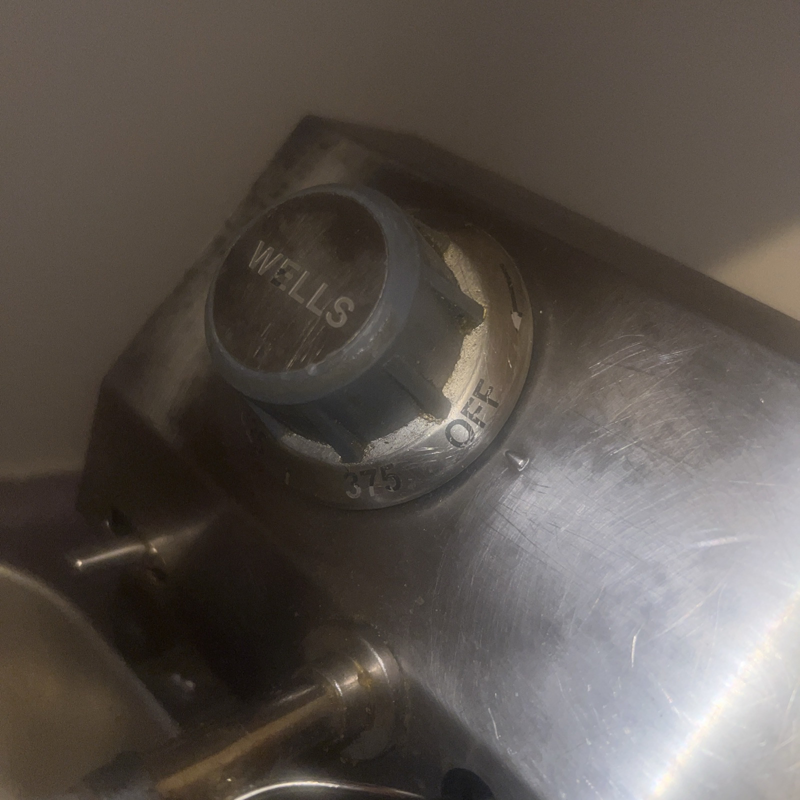 Wells 5E-F15 15 lb. Electric Countertop Fryer - 208-240V, 4319/5750W UUU