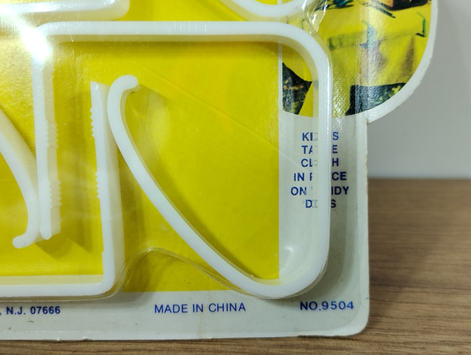 NEW WEVOLITE TABLECLOTH CLAMPS VINTAGE 80s Camping Pack of 4