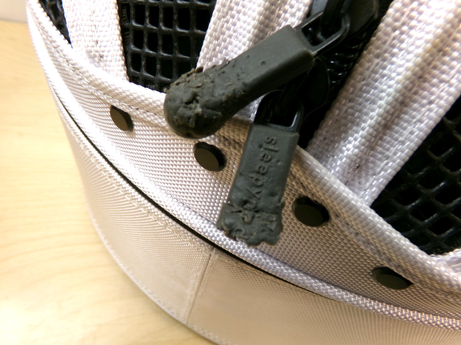 Sleepy Pod Mobile Pet Carrier Bed White Shoulder Strap Pets Up to 15 lb READ