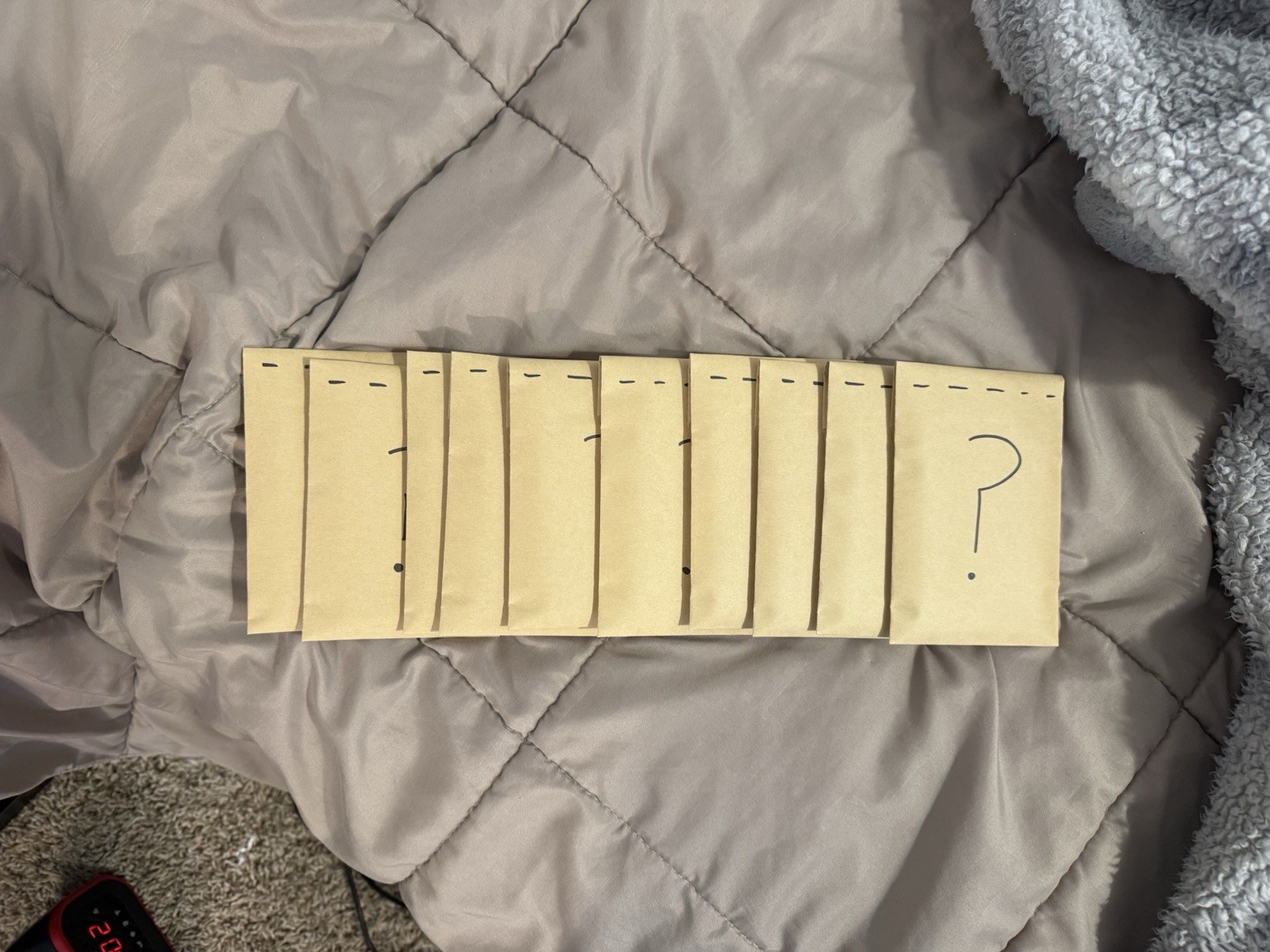 Pokemon TCG 4 - Pack Mystery Box (4 Booster Packs & 4 Mystery Packs)