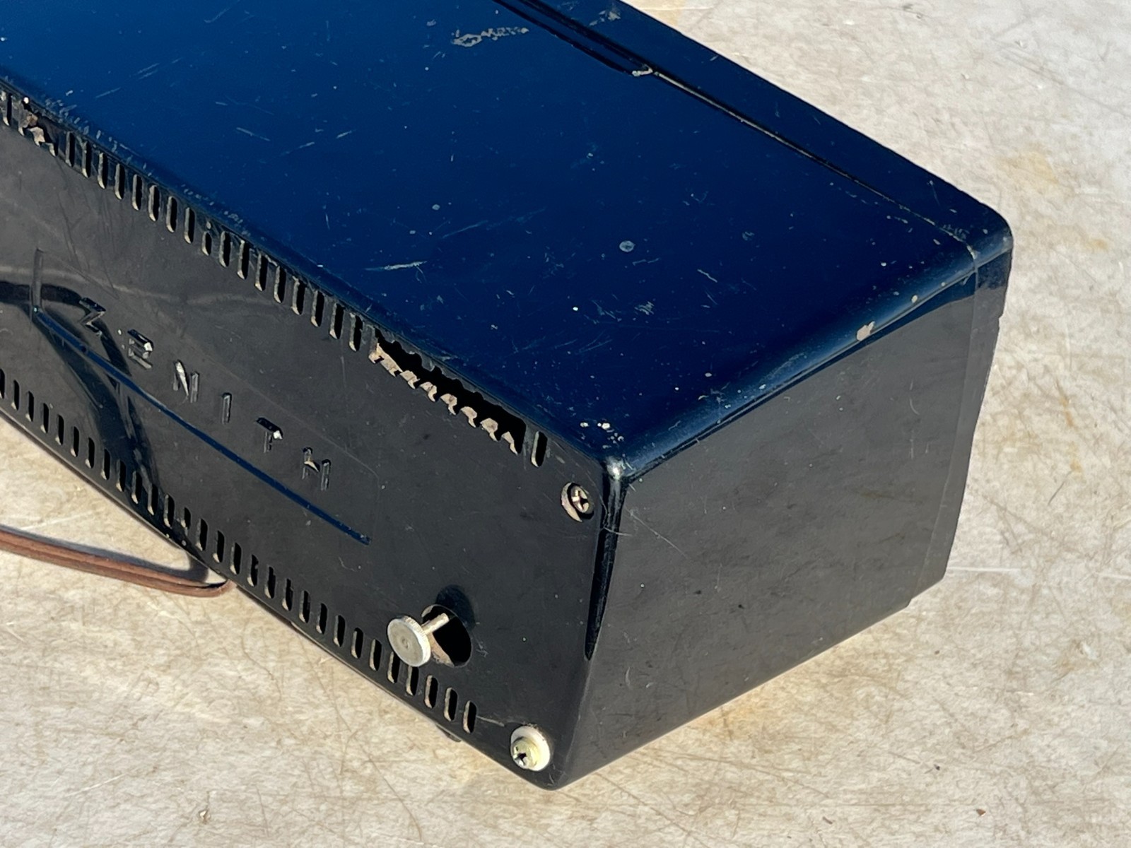 VINTAGE ZENITH STARTLIGHTER RADIO MODEL B515-Y NICE WORKING CONDITION