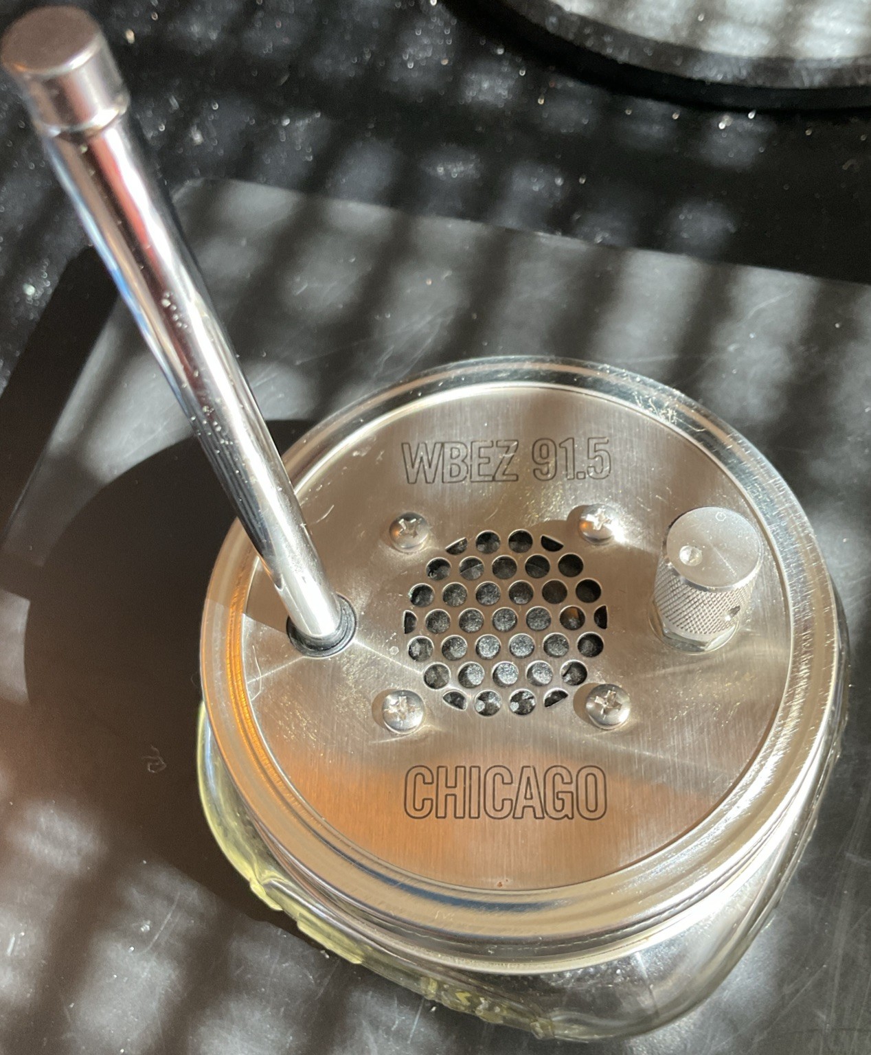 WBEZ 91.5 Chicago Single Station FM Channel Radio Housed In A Mason Jar