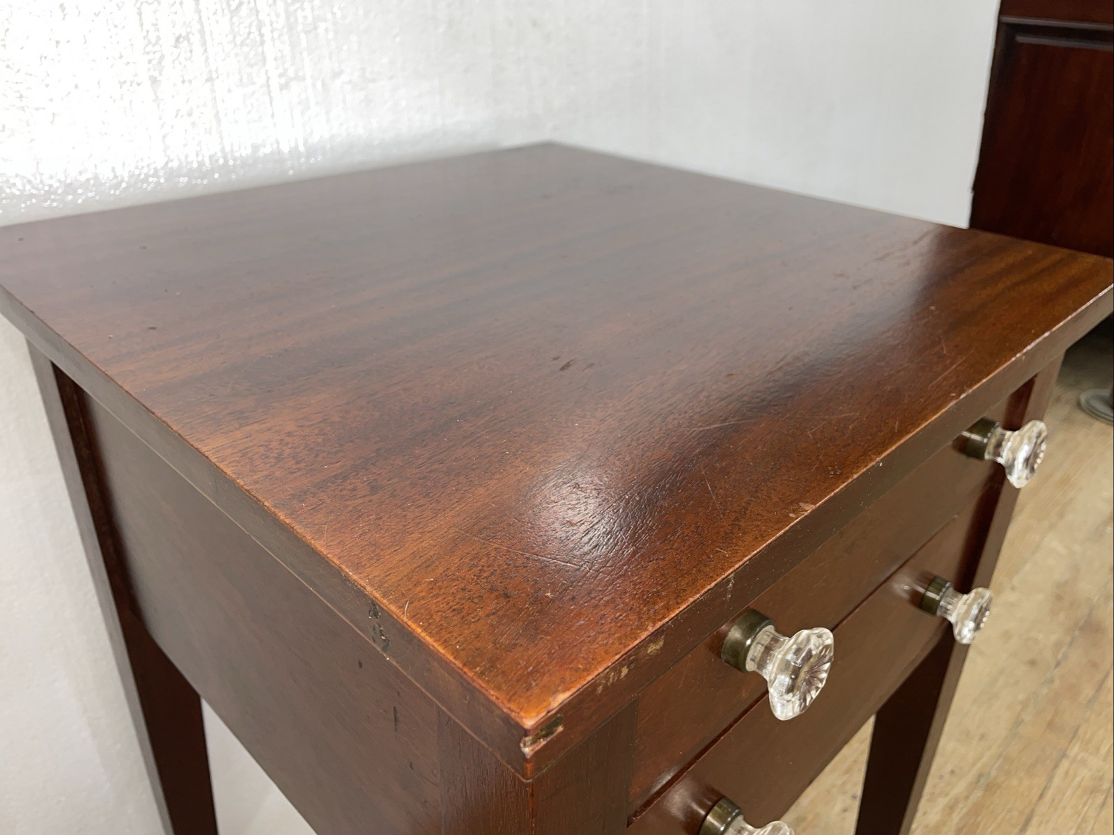 Vintage Mahogany 2 Drawer Table Nightstand lamp stand Glass knobs