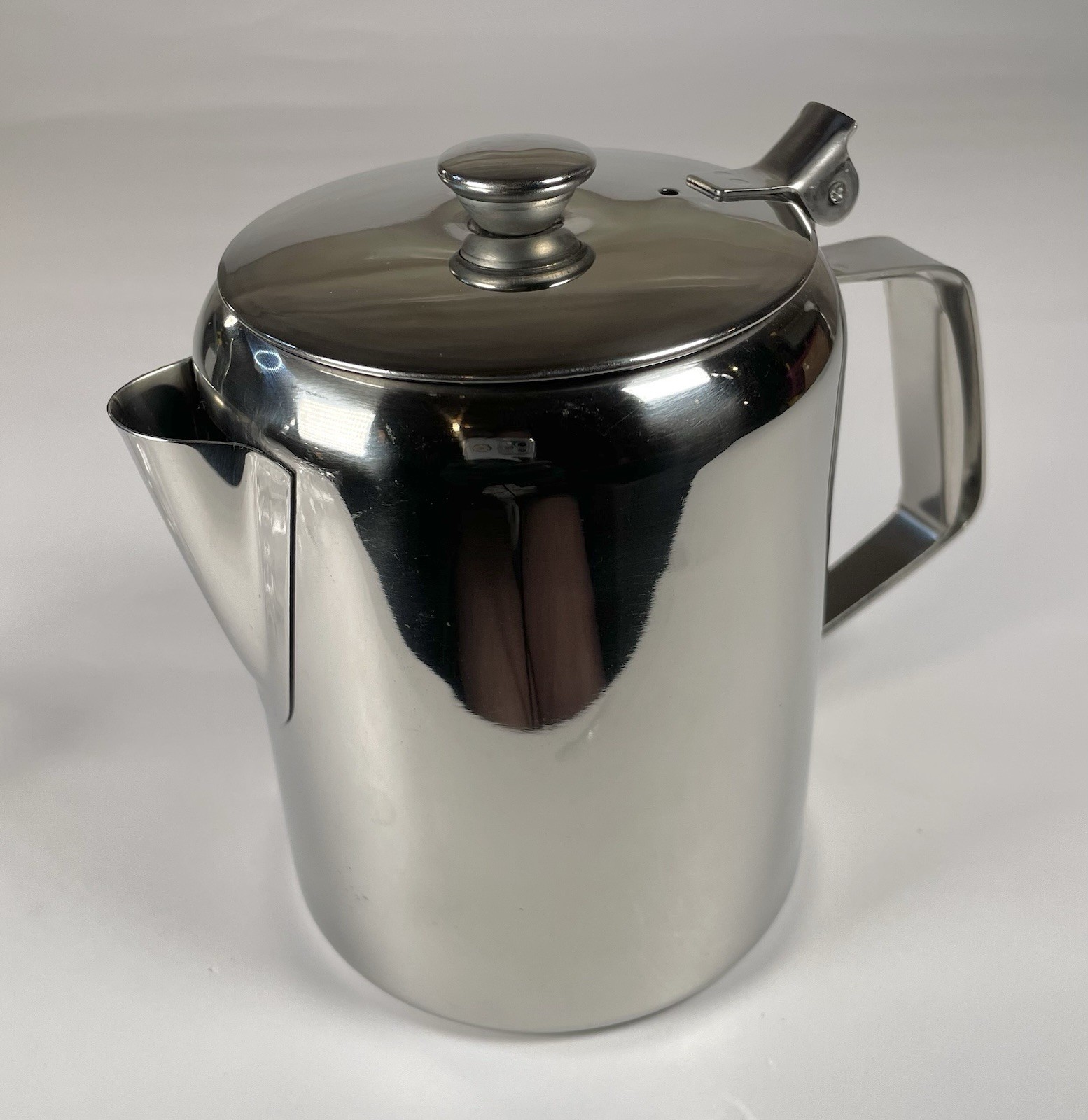 Winco W632 32 Oz Beverage Server Short Spout Hinged Top Stainless Steel QUALITY!