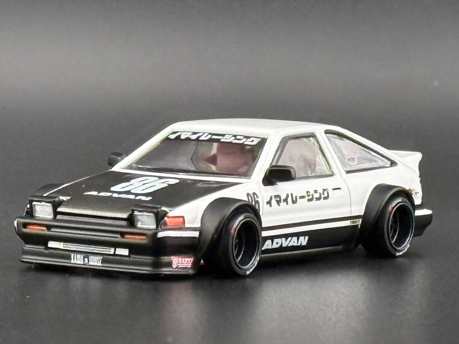 Kaido House x Mini GT Toyota AE86 Sprinter Trueno Kaido Street V1 #180 1/64