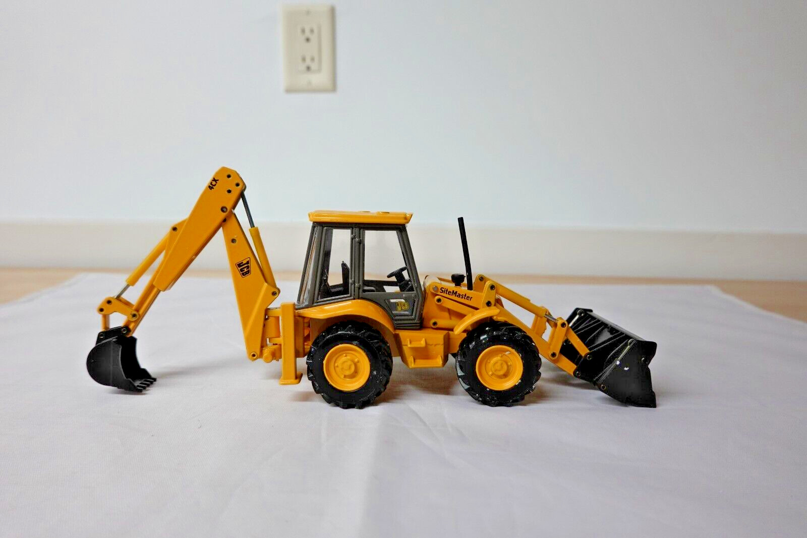 JOAL 175 JCB 4CX SITEMASTER BACKHOE LOADER 1:35 SCALE N.I.B.