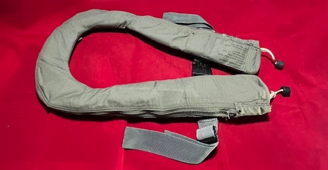 USAF US NAVY PILOT LPU-9/P. Life preserver unit.