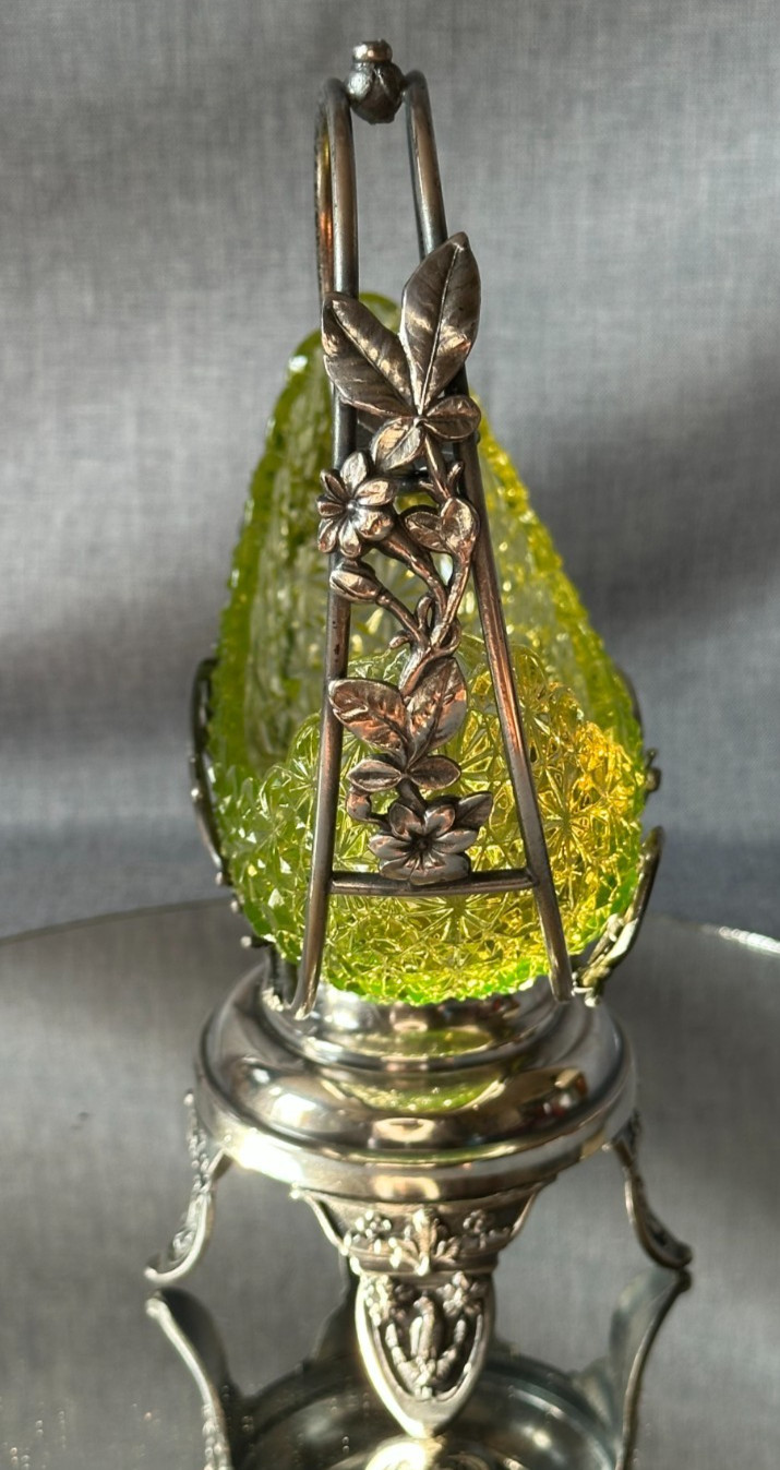 Antique Barbour Brothers Quadruple plate Castor Button & Bows Daisy Canoe Bowl