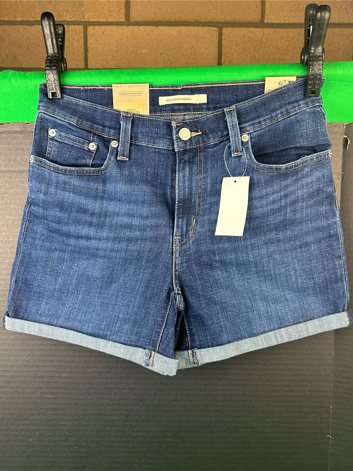Levi's Women's Mid Length Shorts Size 31 Dark Wash