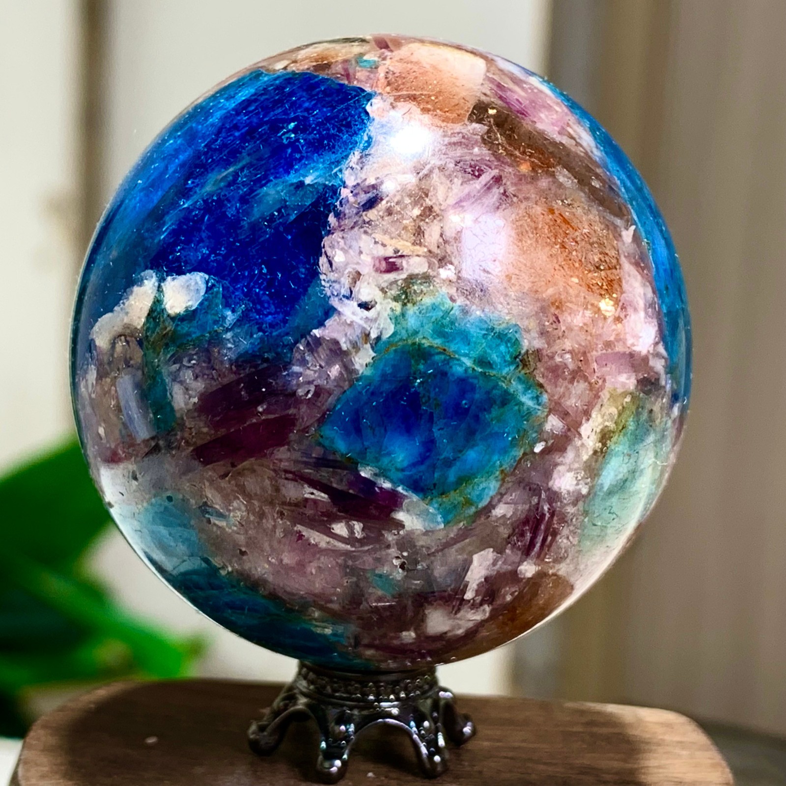 156G Natural Blue Aptite +Sun Stone purple lepidolite Sphere mineral sample