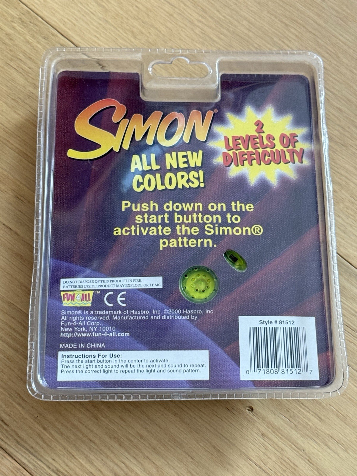 2000 Hasbro Simon Key Chain Electronic Game Green New Old Stock KB Toys Sticker