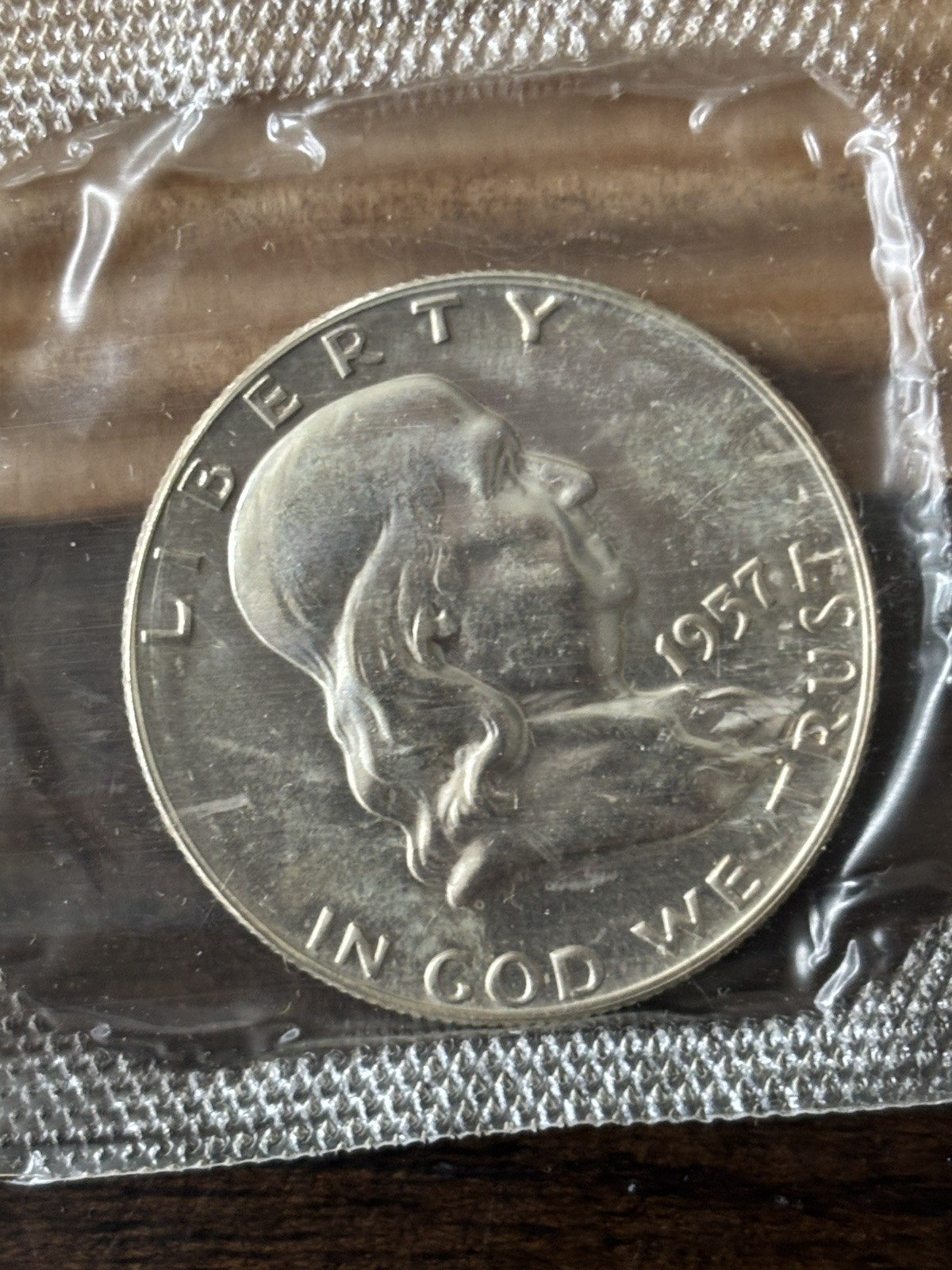 1957 U.S. PROOF SET. Coins U.S. Mint Sealed in a flat cello. (Tear in envelope)