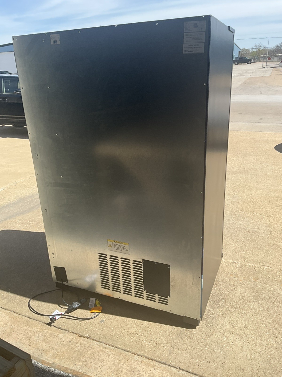 24 Dixie Narco Bev Max CPI Glass Front Beverage Vending Machine 5800-4HC refrige