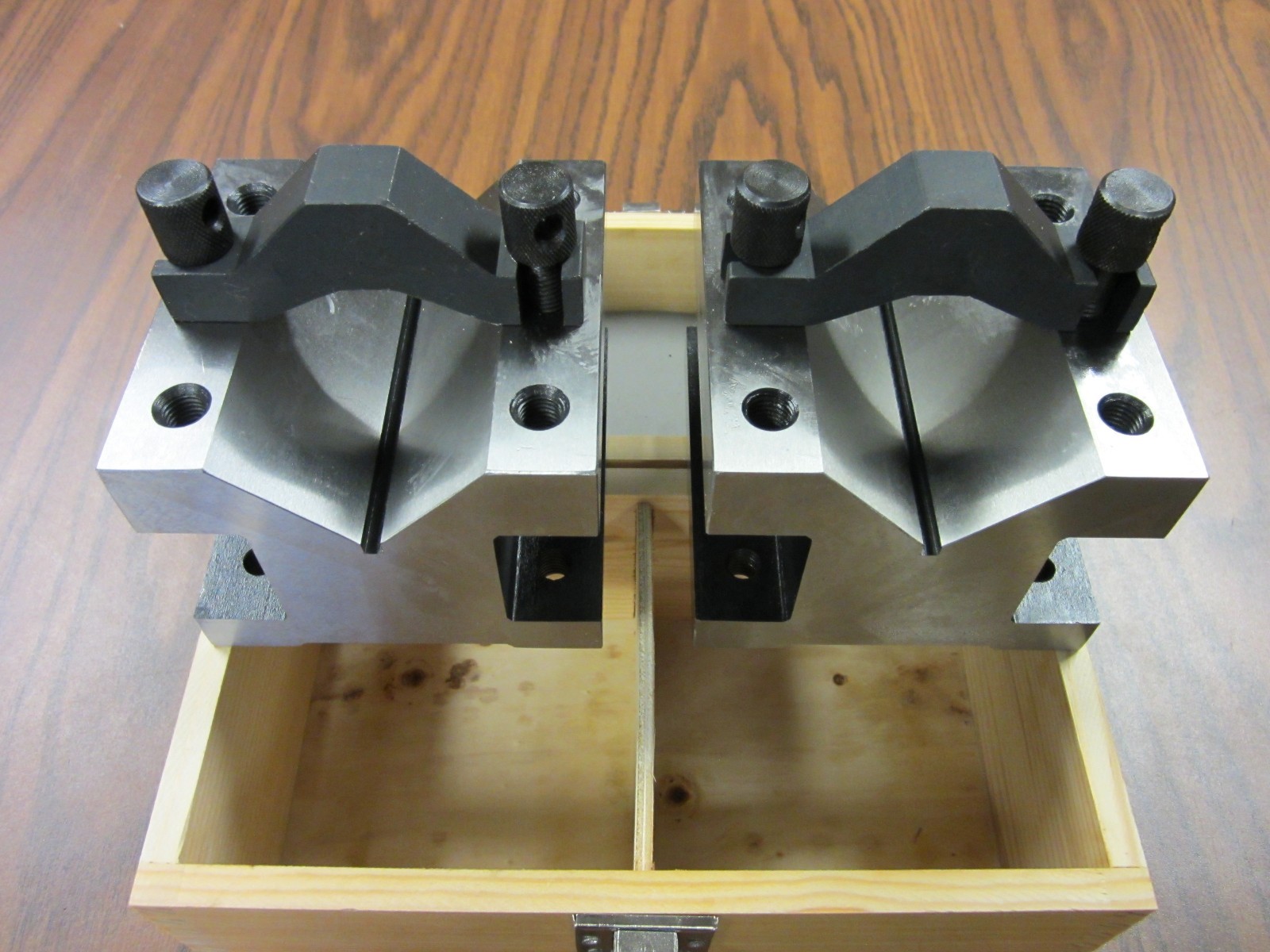 4-1/8" PRECISION V-BLOCK PAIR W. CLAMPS part# 706C-755--New