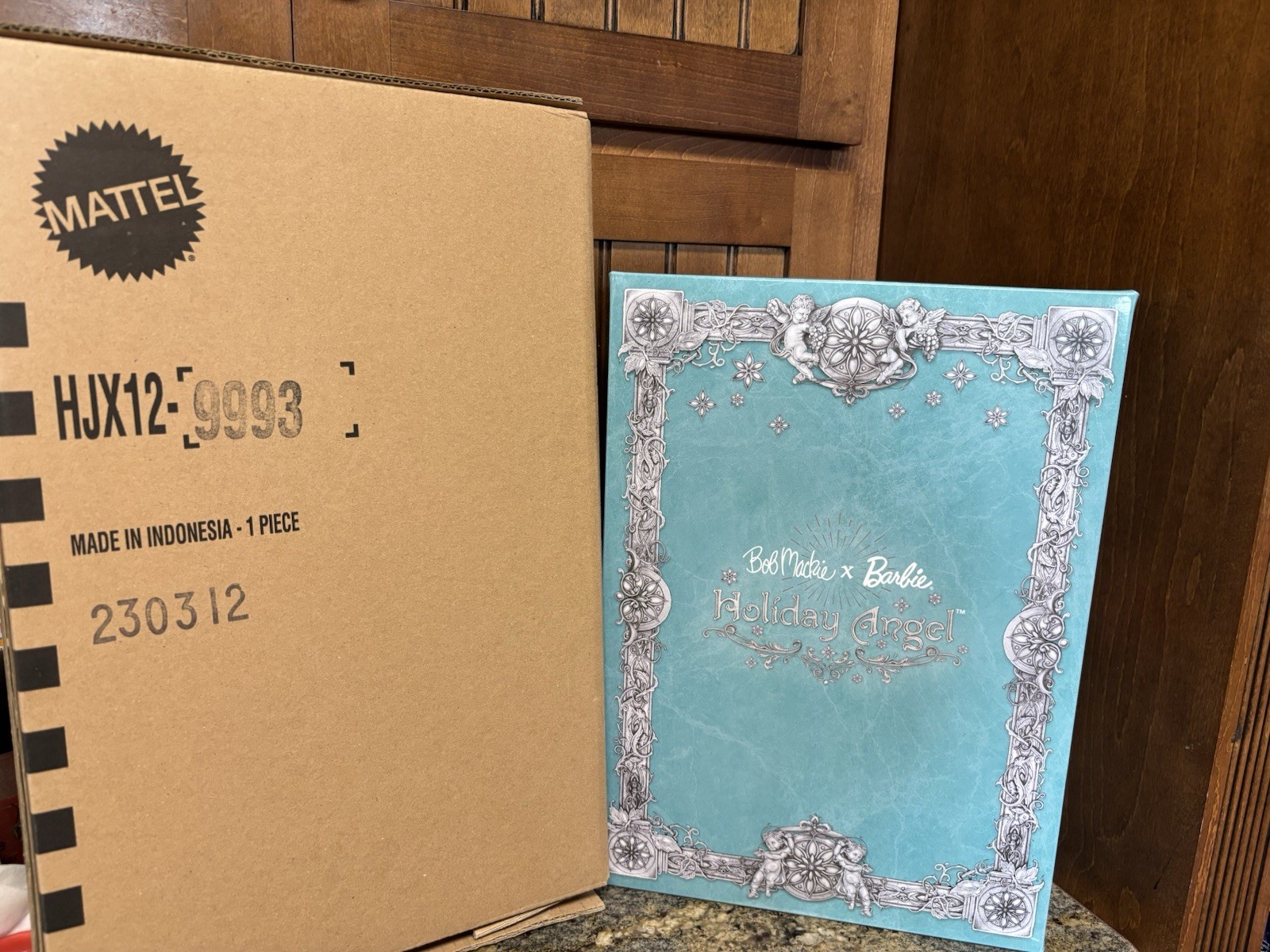 TWO BOB MACKIE 2023 & 2024 HOLIDAY ANGEL'S STUNNING PRISTINE IN SHIPPER