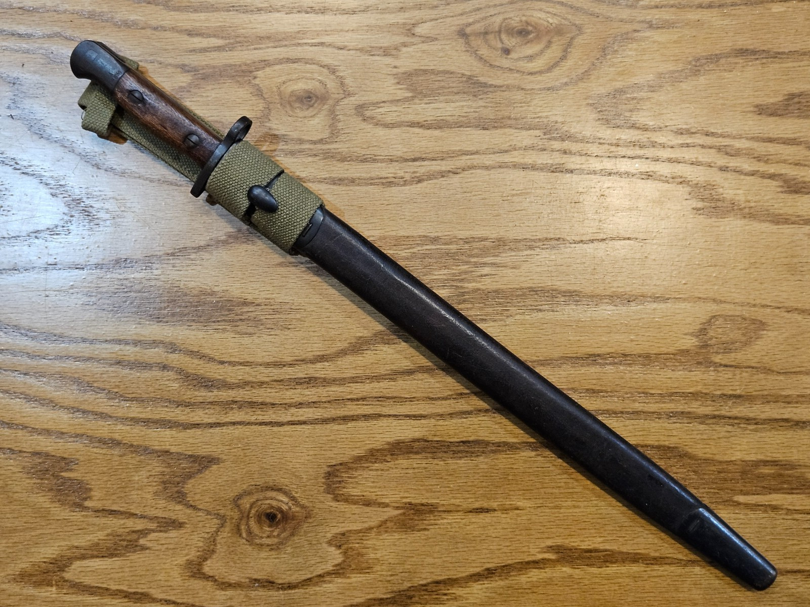 Vintage WWI British Enfield Rifle Bayonet, Lithgow, 1907P, plus Scabbard & Frog
