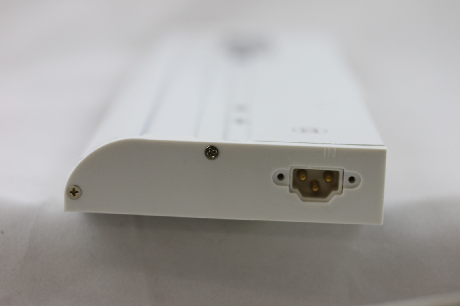 120v Under Cabinet LED 9" 14" 22" 32" Hard Wire Linkable knock outs L-6