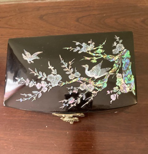 Vintage Korean Black Lacquered Mother of Pearll Jewelry Box 3.5'' X 6'' X 2''