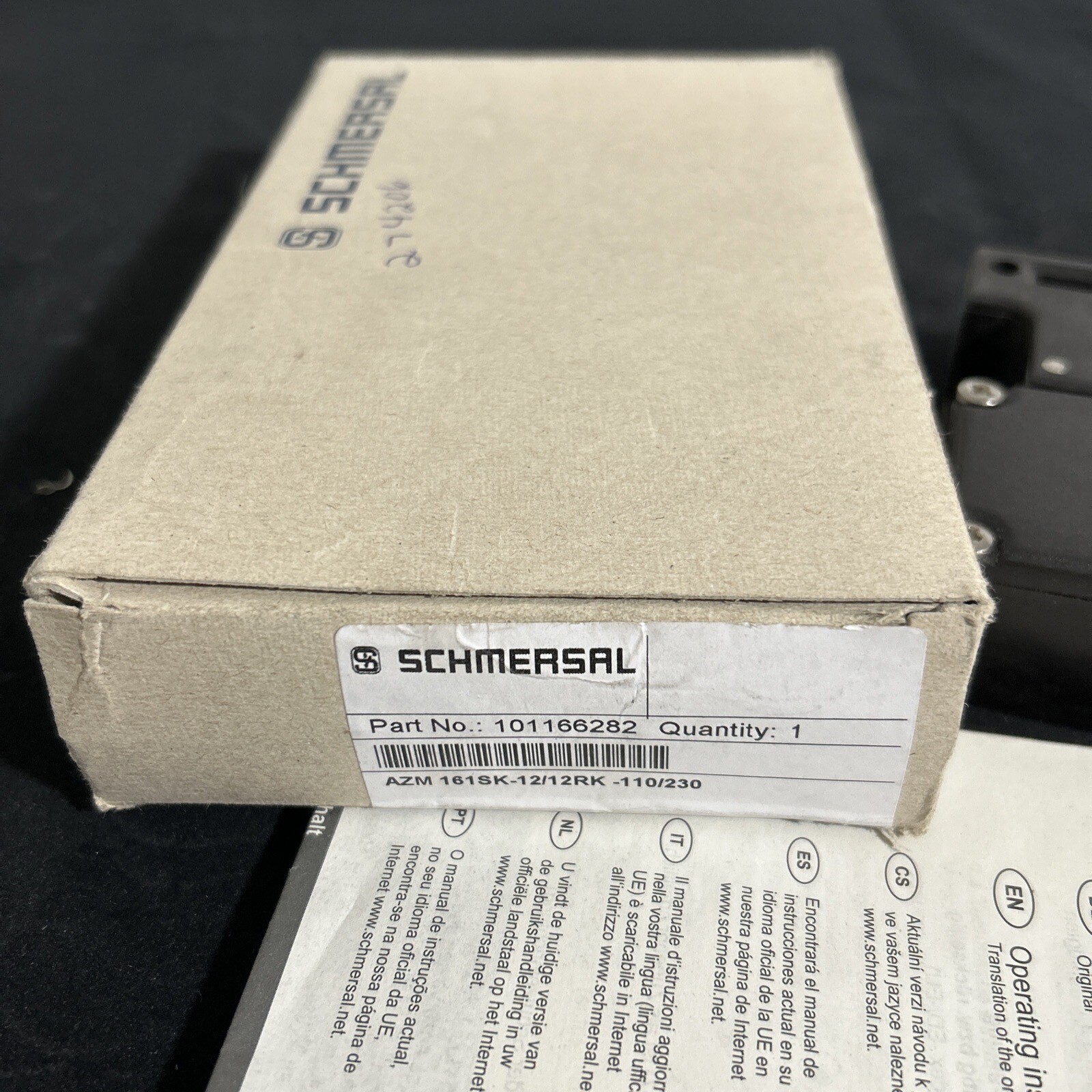 NIB SCHMERSAL Safety Interlock Switch AZM 161SK-12/12RK-110/230 + Warranty