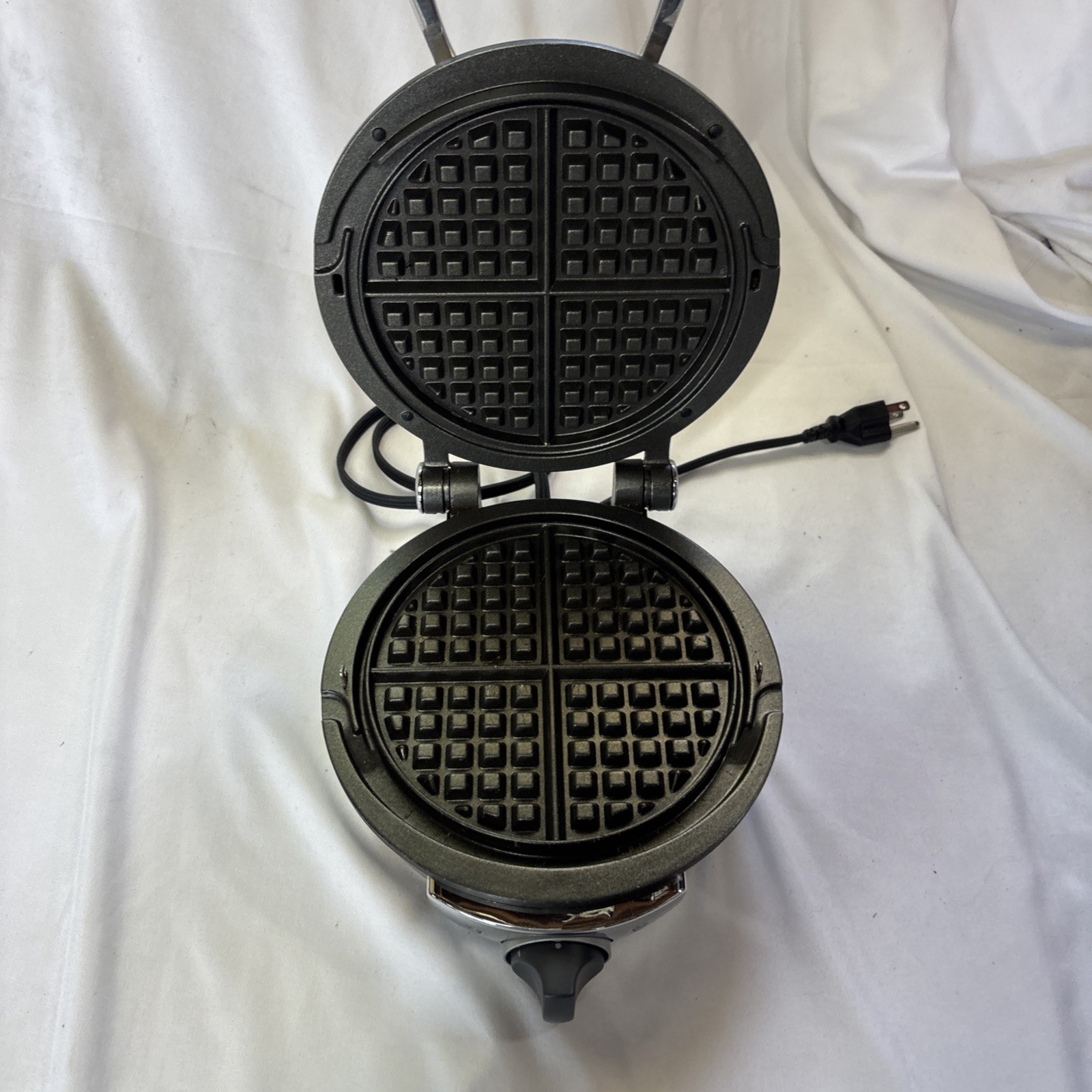 All-Clad Stainless Steel Classic Round Waffle Maker Type 6071