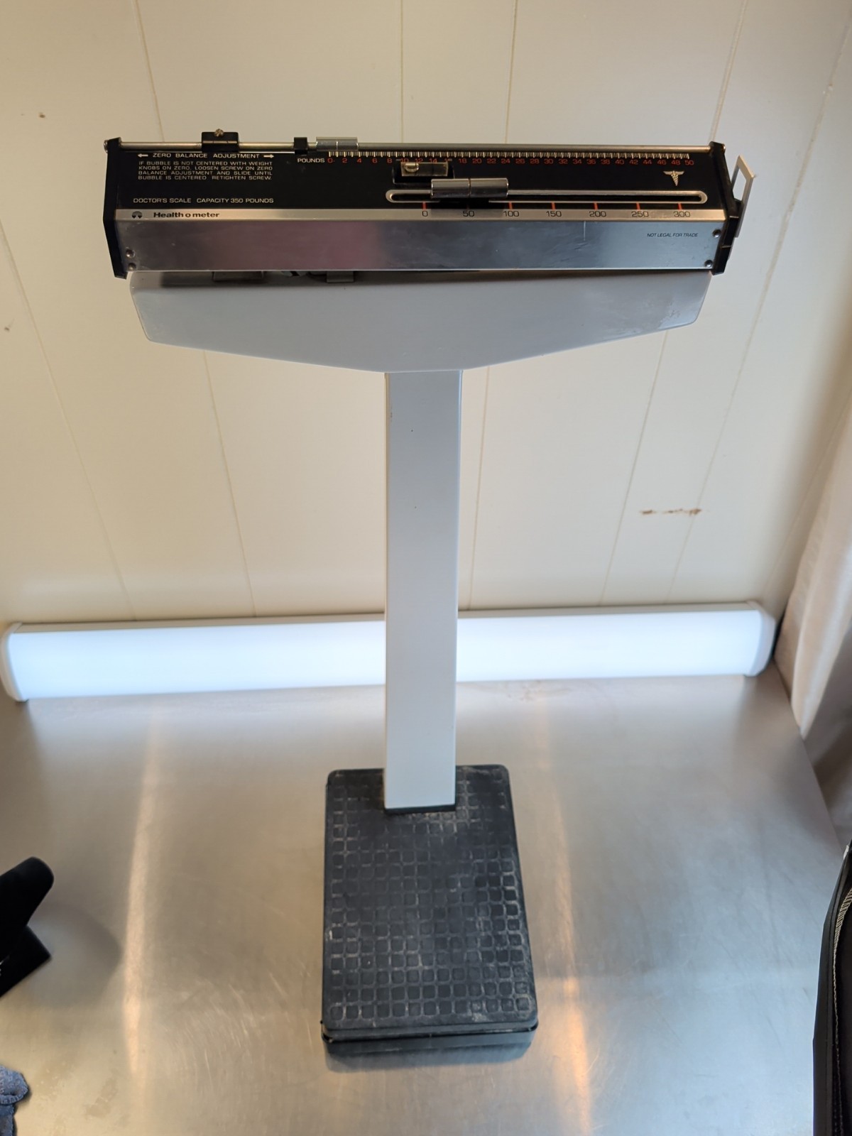 Vintage HEALTH O METER Doctor's Scale Office Style Weight 350lb Model 230BP