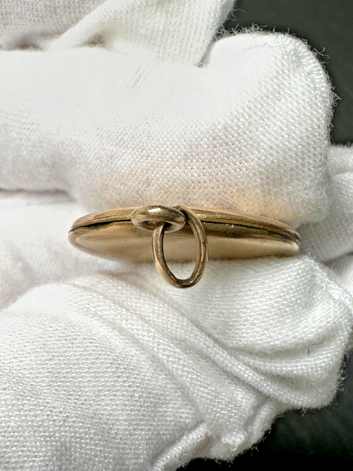 ANTIQUE GOLD FILLED PHOTO LOCKET WITH GREAT PHOTOS N122