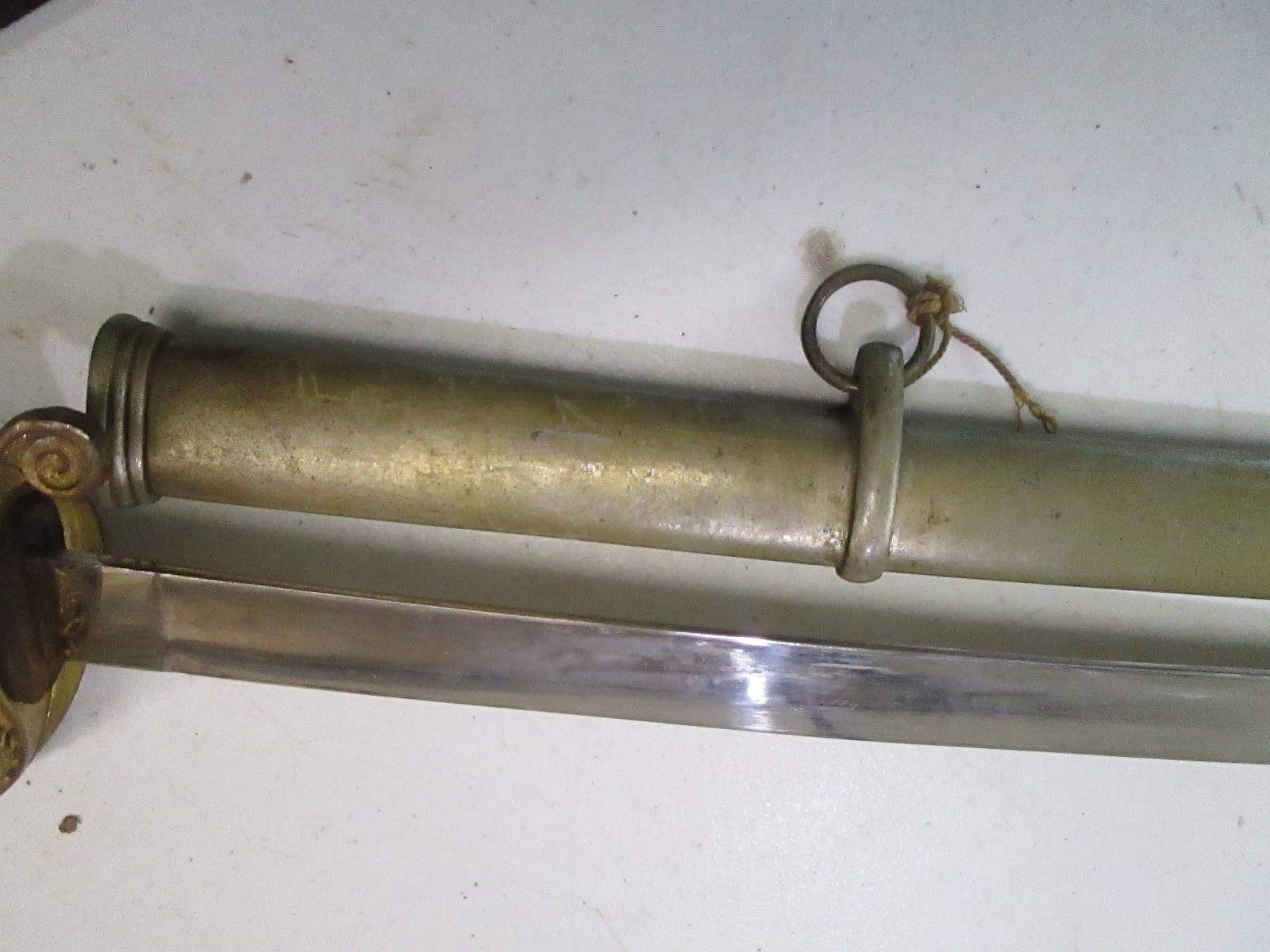 WWII JAPANESE OFFICERS PARADE SWORD WITH SCABBARD & FAMILY CREST MON LONG #L46