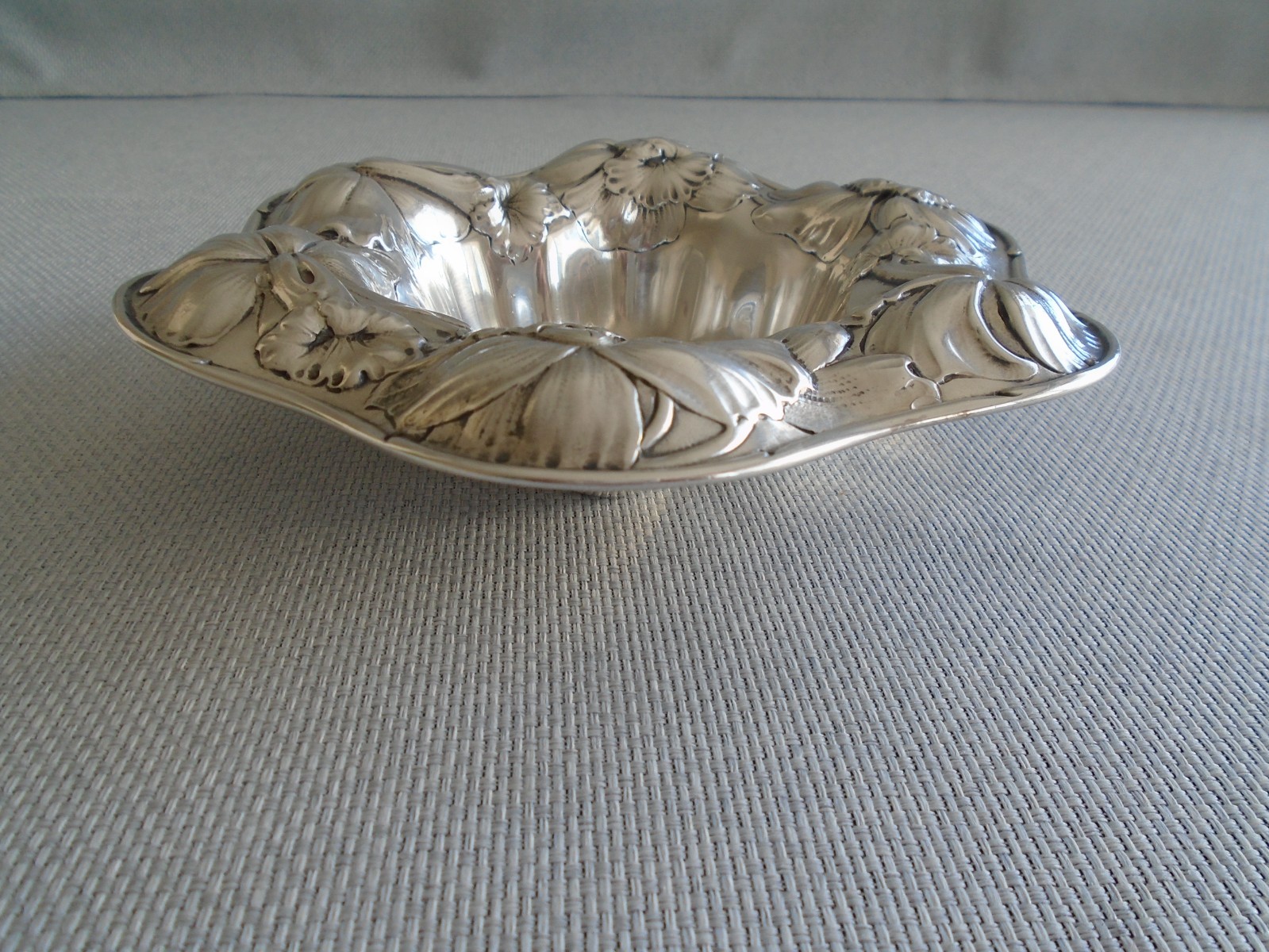 GORHAM STERLING SILVER ~ REPOUSSE DISH BOWL 7" c1898 5.6oz~ ART NEUVEAU BEAUTY!