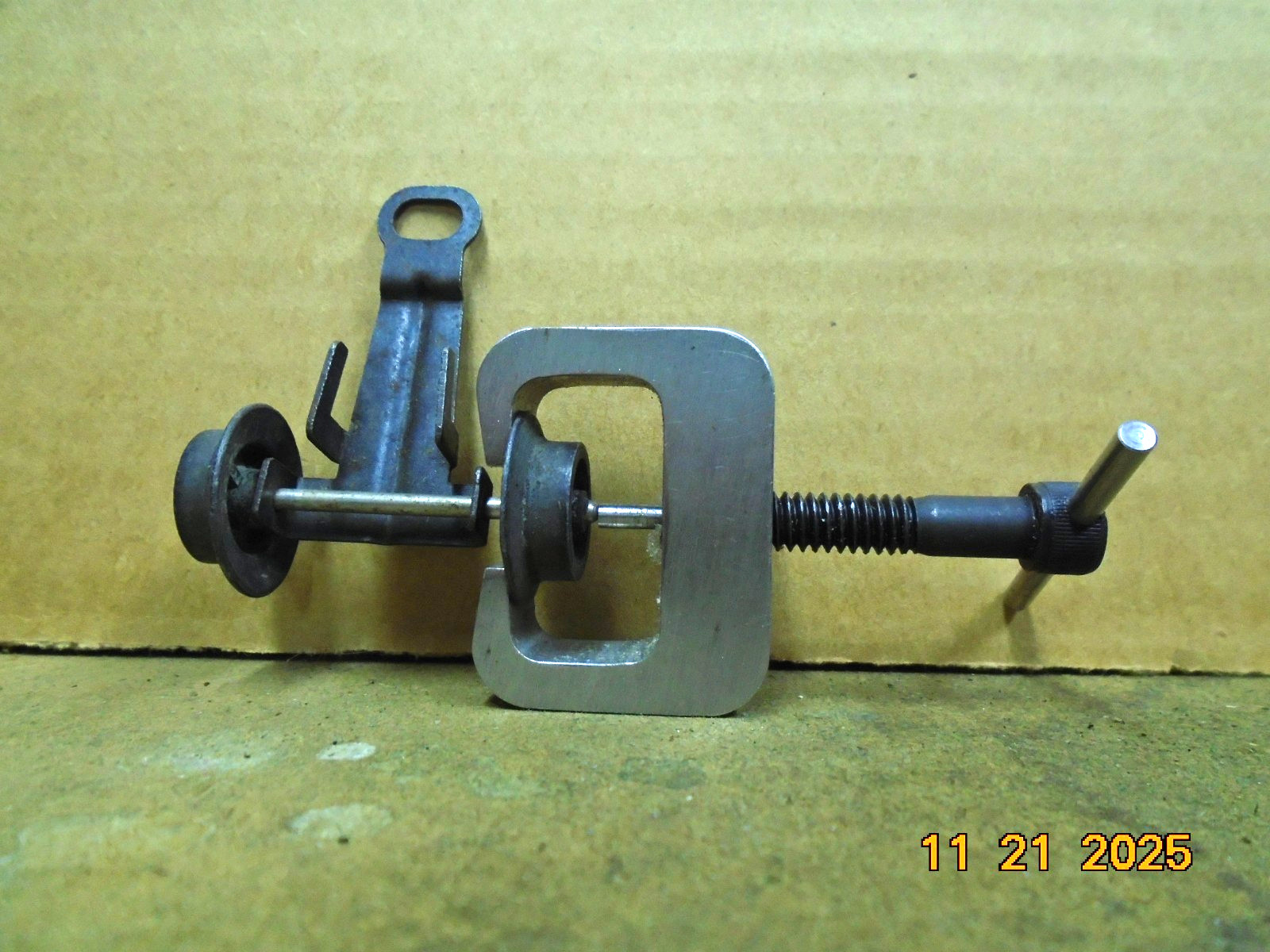 LIONEL SERVICE TOOL ST-311 SMALL WHEEL PULLER HARD STEEL MANY USES SEE PICTURES