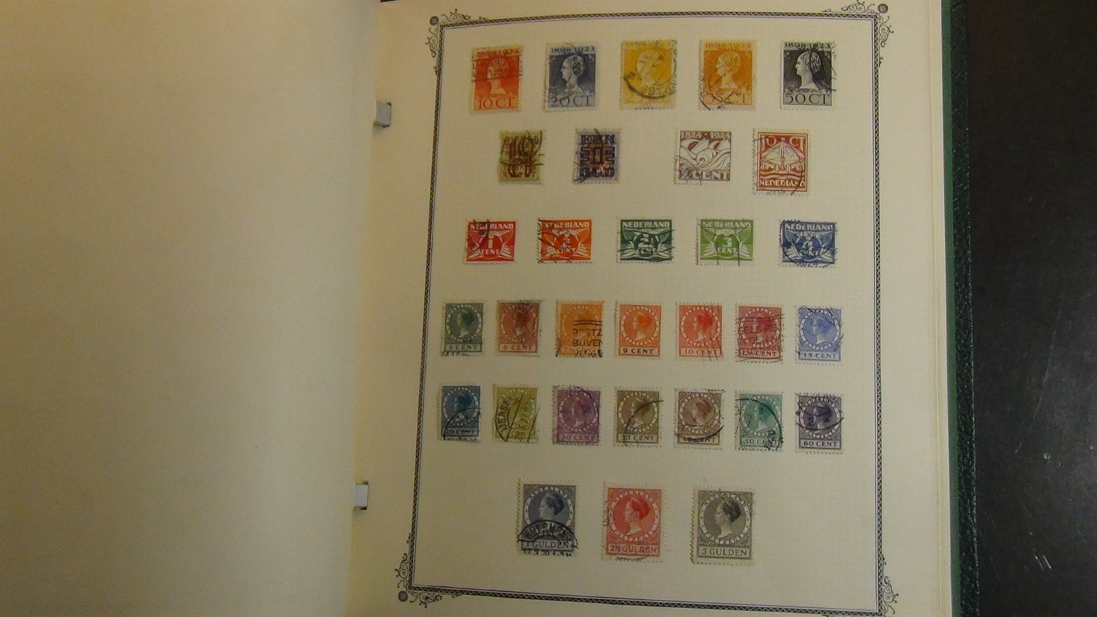 Stampsweis Netherlands collection on Scott Specialty album pages est 1000 to '72