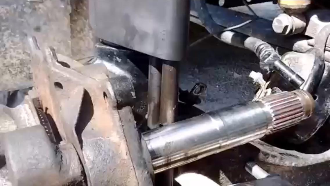 90150 Heavy Duty King Pin Press Removal Tool for Class 3-8 Trucks and Equipment