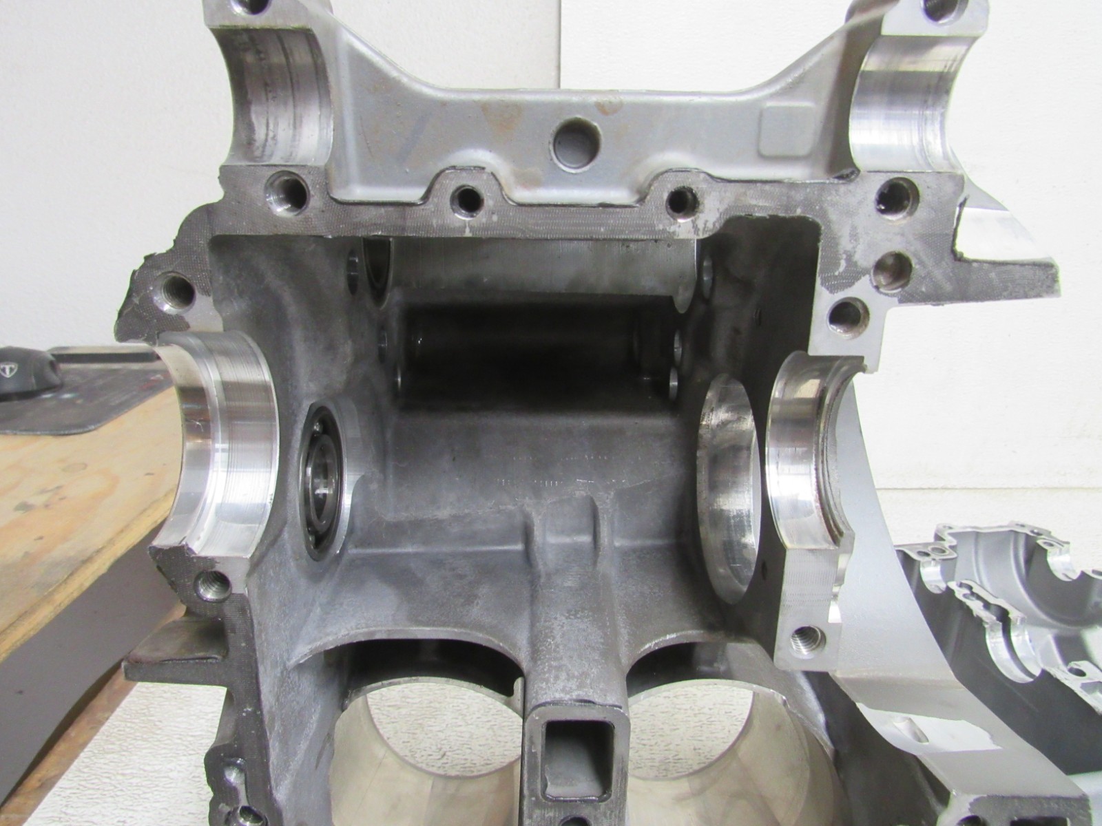 21 KTM 890 ADVENTURE R CASES ENGINE CRANK CASE CYLINDERS STOCK OEM #2361